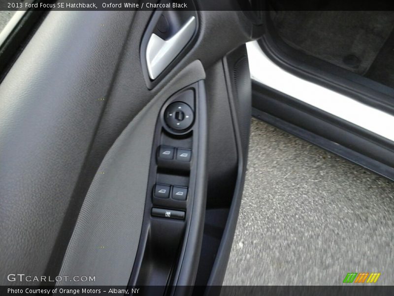 Oxford White / Charcoal Black 2013 Ford Focus SE Hatchback