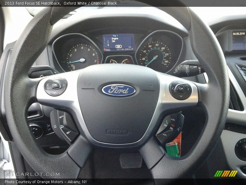Oxford White / Charcoal Black 2013 Ford Focus SE Hatchback