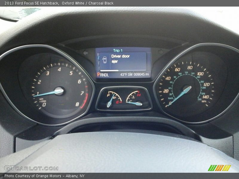 Oxford White / Charcoal Black 2013 Ford Focus SE Hatchback