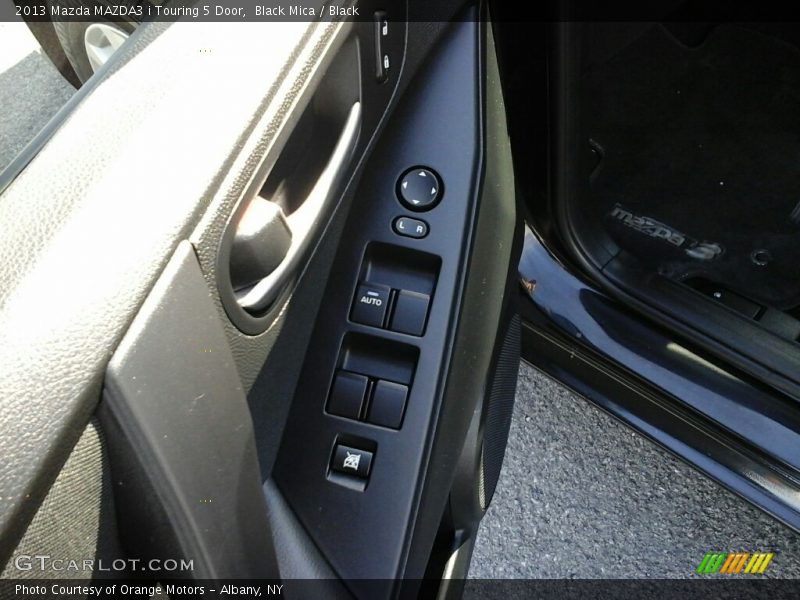 Black Mica / Black 2013 Mazda MAZDA3 i Touring 5 Door