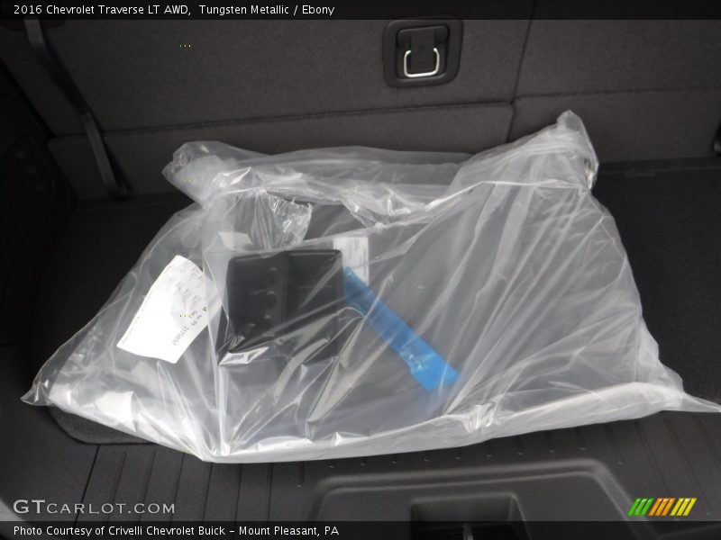 Tungsten Metallic / Ebony 2016 Chevrolet Traverse LT AWD