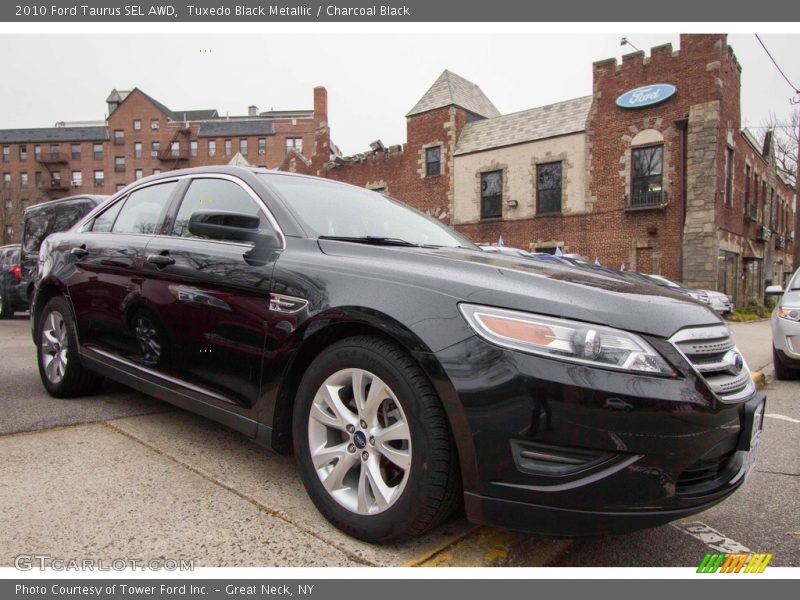 Tuxedo Black Metallic / Charcoal Black 2010 Ford Taurus SEL AWD