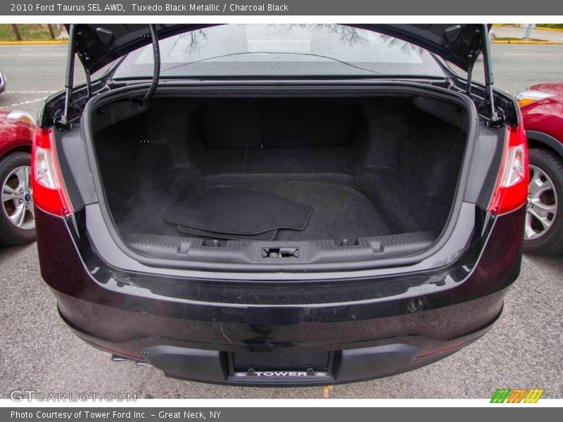 Tuxedo Black Metallic / Charcoal Black 2010 Ford Taurus SEL AWD