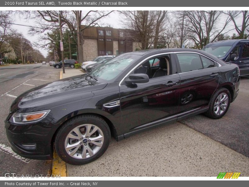Tuxedo Black Metallic / Charcoal Black 2010 Ford Taurus SEL AWD