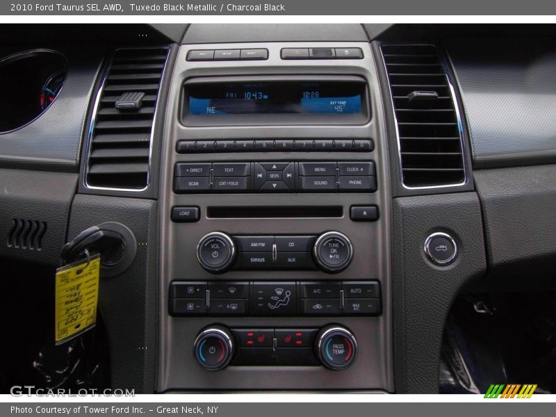 Tuxedo Black Metallic / Charcoal Black 2010 Ford Taurus SEL AWD