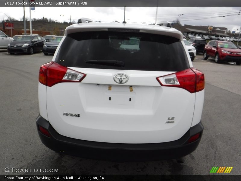 Super White / Ash 2013 Toyota RAV4 LE AWD