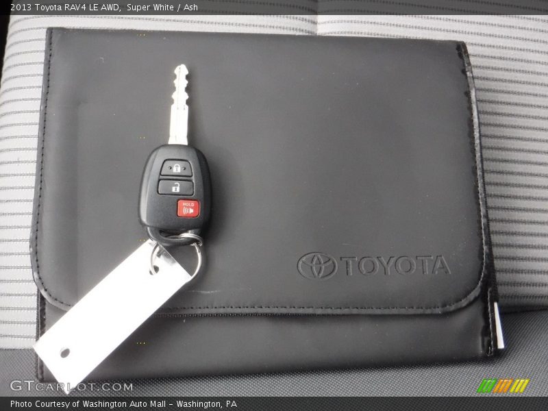 Super White / Ash 2013 Toyota RAV4 LE AWD