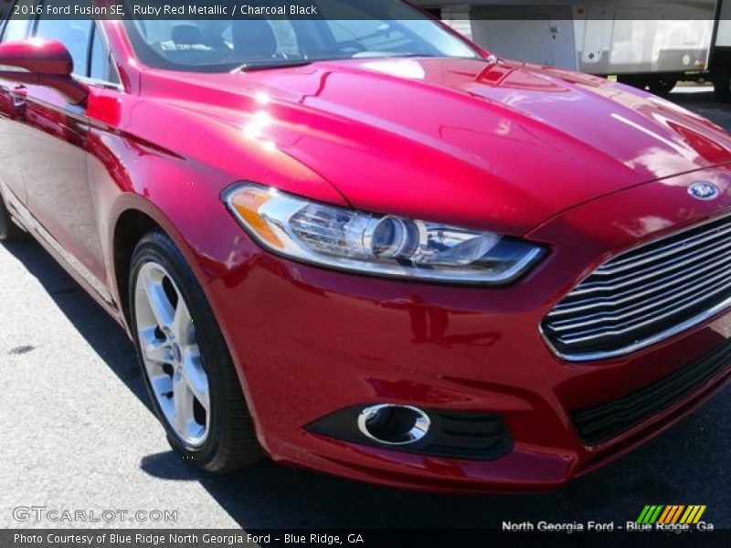 Ruby Red Metallic / Charcoal Black 2016 Ford Fusion SE