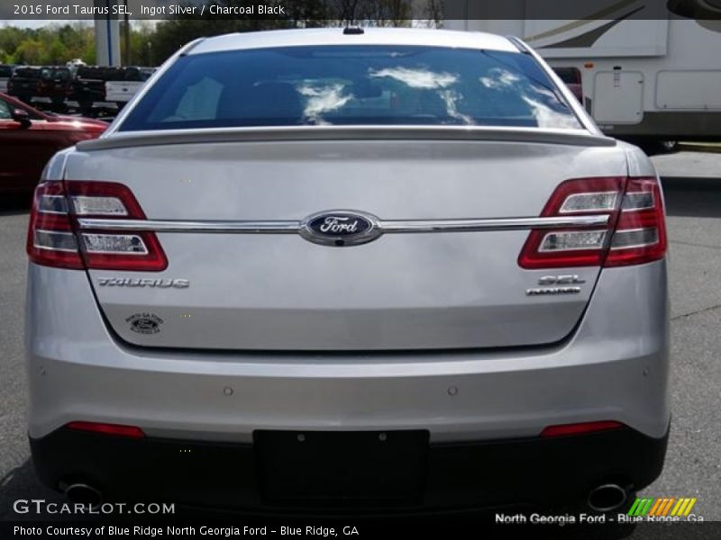 Ingot Silver / Charcoal Black 2016 Ford Taurus SEL