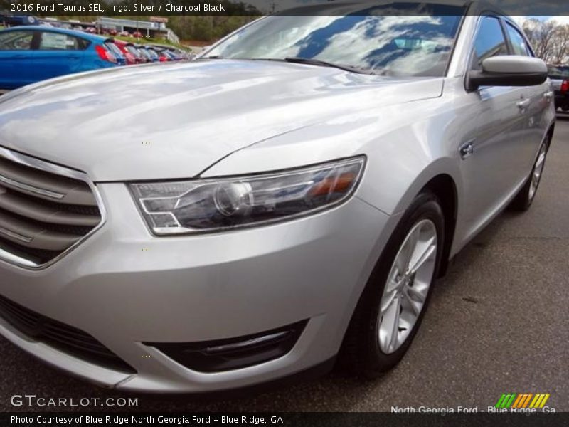 Ingot Silver / Charcoal Black 2016 Ford Taurus SEL
