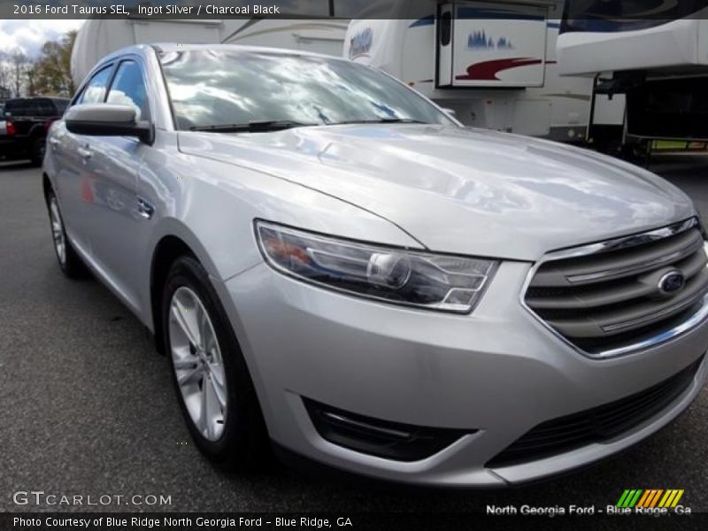 Ingot Silver / Charcoal Black 2016 Ford Taurus SEL