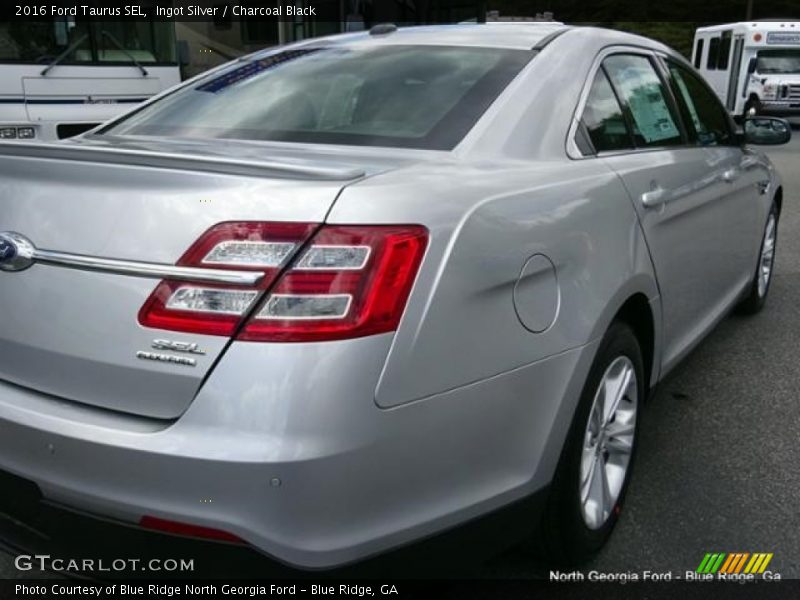 Ingot Silver / Charcoal Black 2016 Ford Taurus SEL