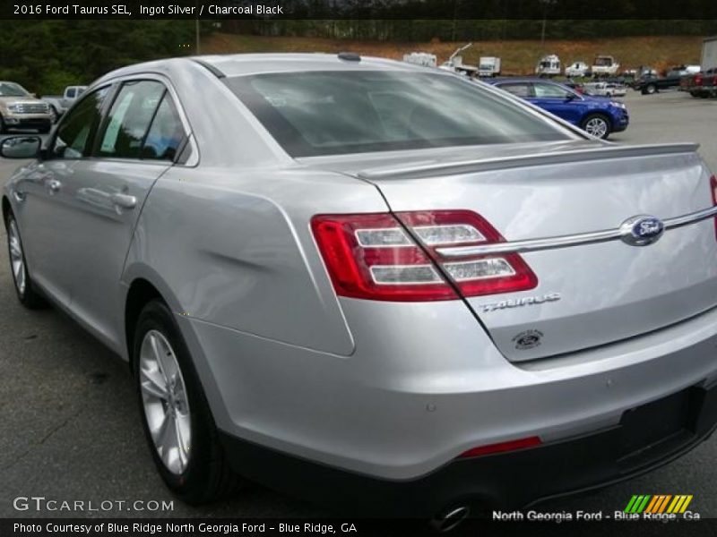 Ingot Silver / Charcoal Black 2016 Ford Taurus SEL