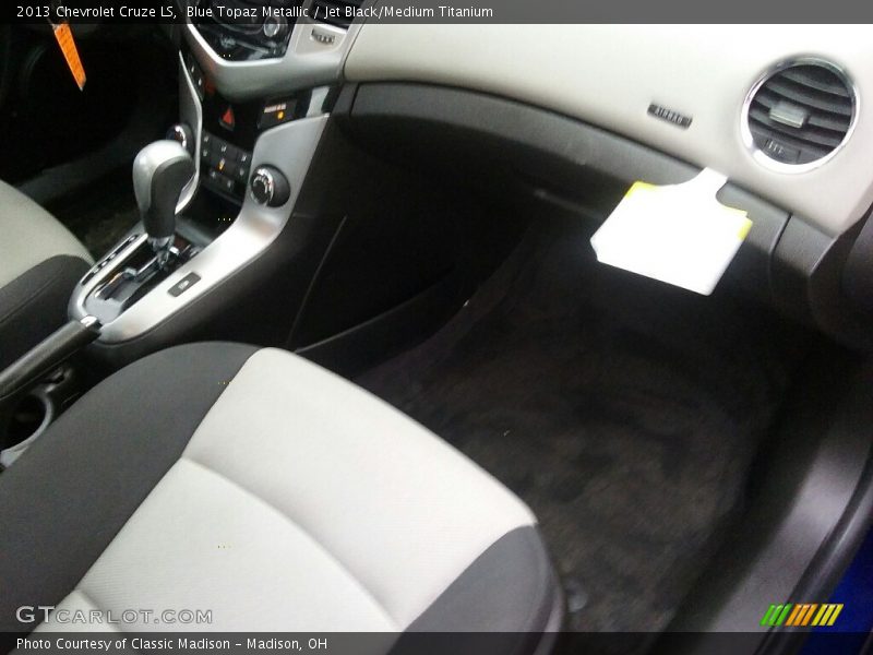 Blue Topaz Metallic / Jet Black/Medium Titanium 2013 Chevrolet Cruze LS