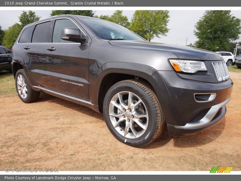 Front 3/4 View of 2016 Grand Cherokee Summit