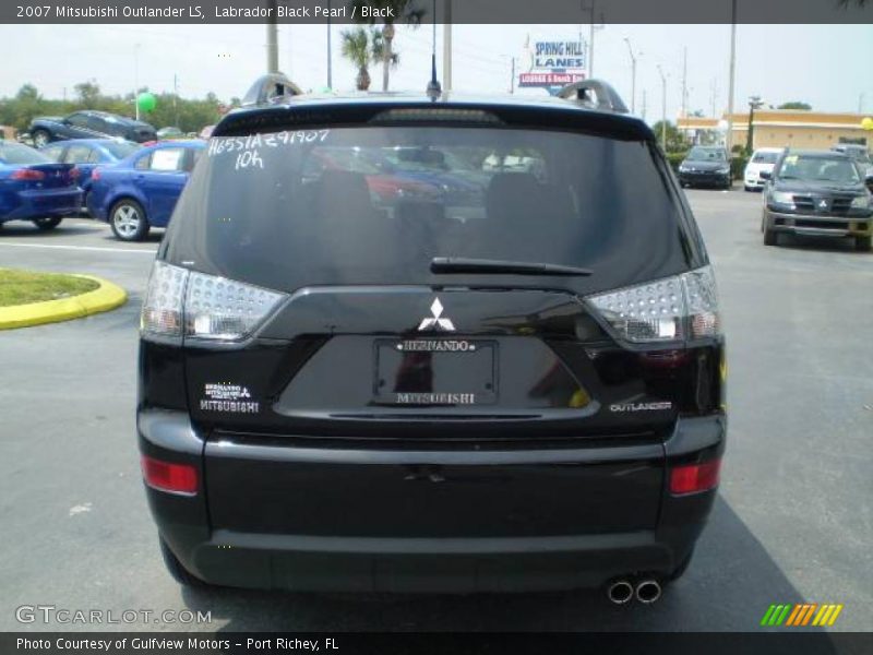 Labrador Black Pearl / Black 2007 Mitsubishi Outlander LS