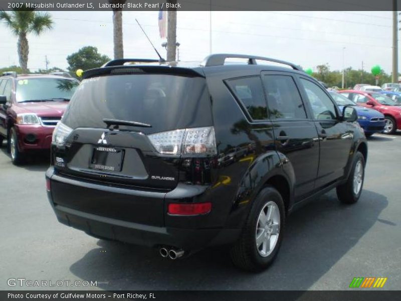 Labrador Black Pearl / Black 2007 Mitsubishi Outlander LS