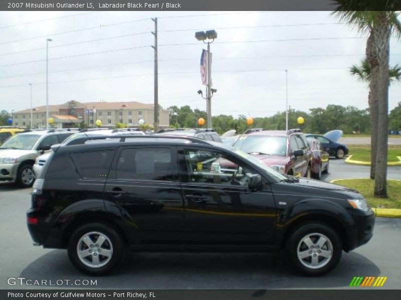 Labrador Black Pearl / Black 2007 Mitsubishi Outlander LS