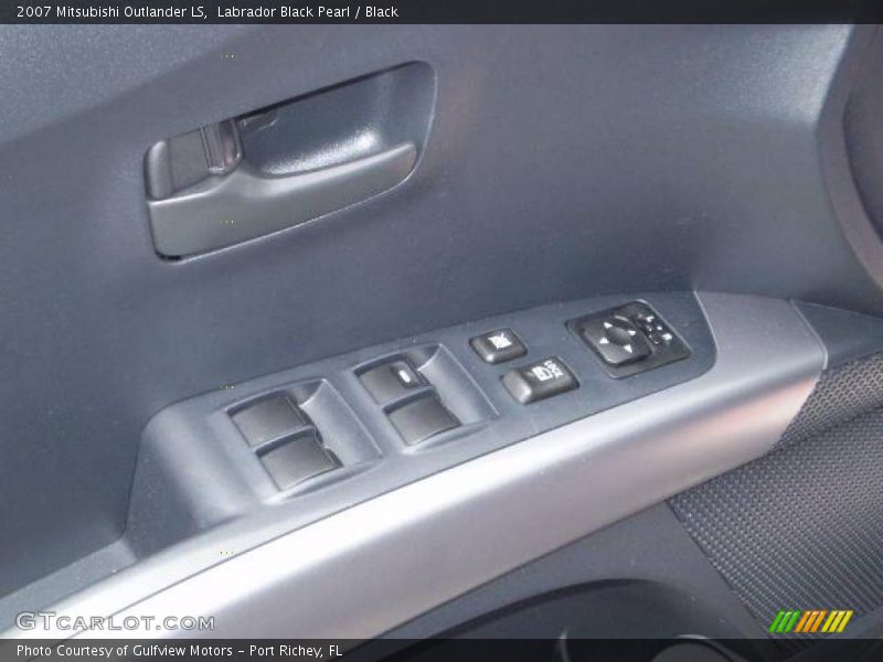 Labrador Black Pearl / Black 2007 Mitsubishi Outlander LS