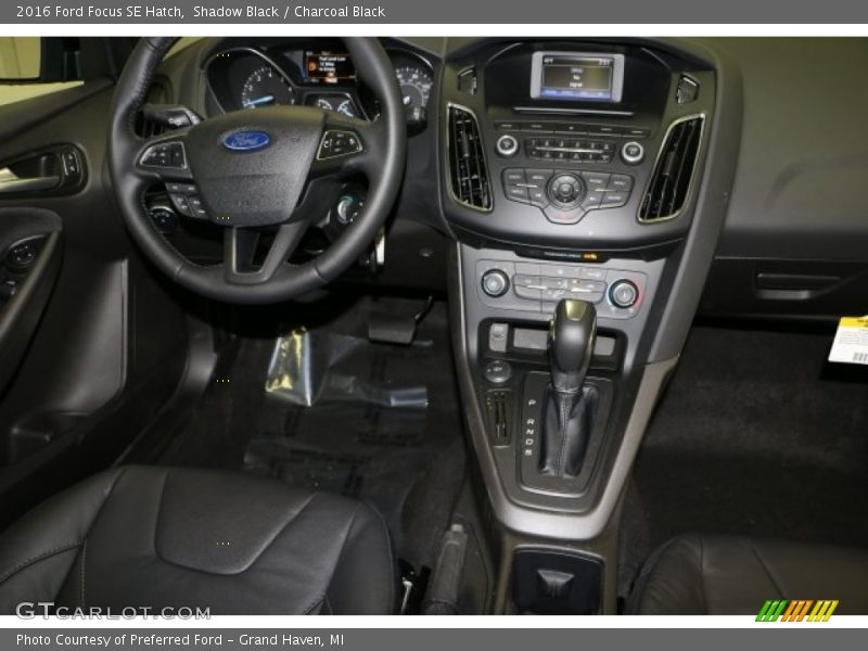 Shadow Black / Charcoal Black 2016 Ford Focus SE Hatch