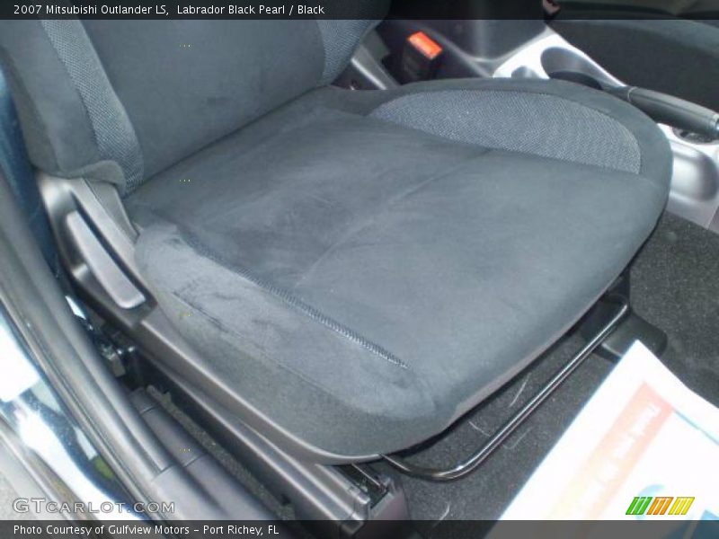 Labrador Black Pearl / Black 2007 Mitsubishi Outlander LS
