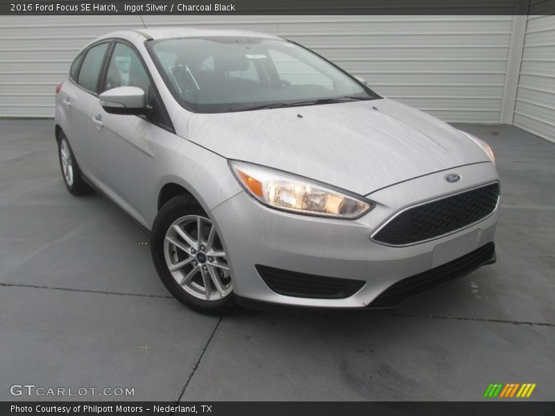 Ingot Silver / Charcoal Black 2016 Ford Focus SE Hatch