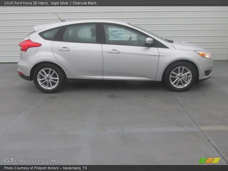 Ingot Silver / Charcoal Black 2016 Ford Focus SE Hatch