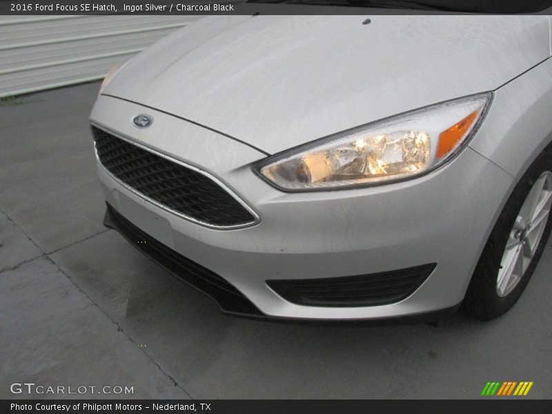 Ingot Silver / Charcoal Black 2016 Ford Focus SE Hatch