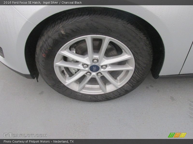 Ingot Silver / Charcoal Black 2016 Ford Focus SE Hatch