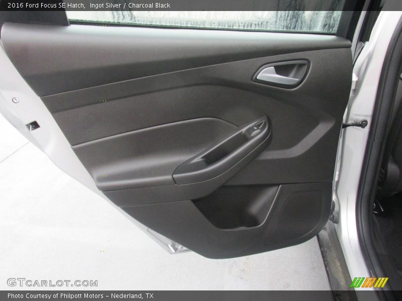 Ingot Silver / Charcoal Black 2016 Ford Focus SE Hatch