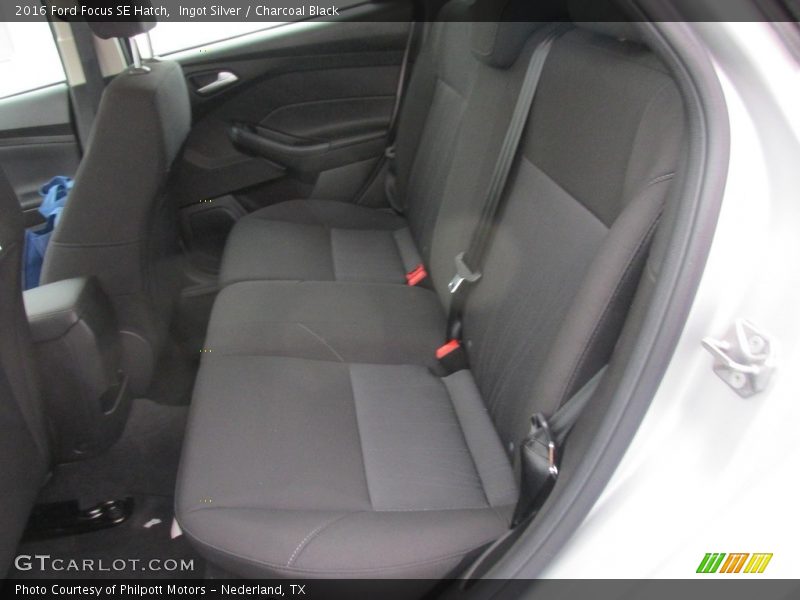 Ingot Silver / Charcoal Black 2016 Ford Focus SE Hatch