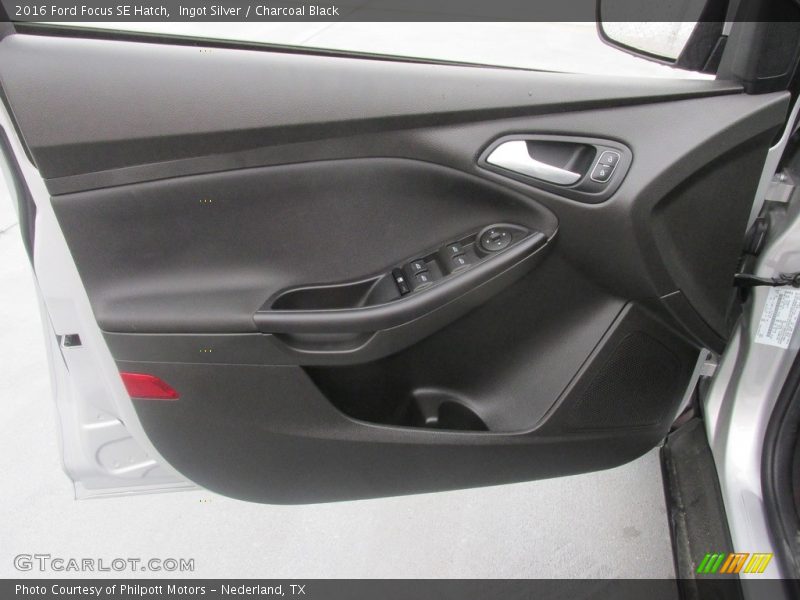 Ingot Silver / Charcoal Black 2016 Ford Focus SE Hatch