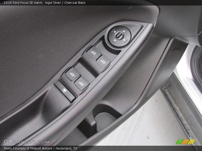 Ingot Silver / Charcoal Black 2016 Ford Focus SE Hatch