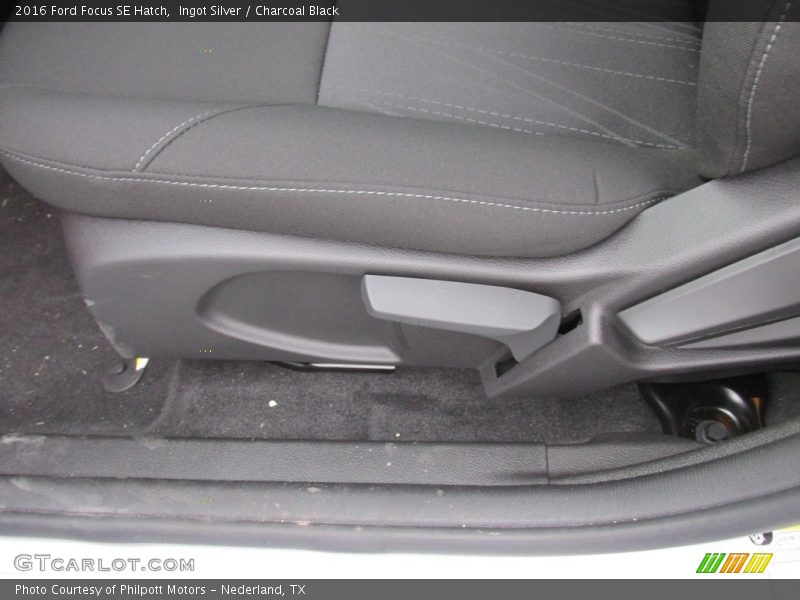 Ingot Silver / Charcoal Black 2016 Ford Focus SE Hatch