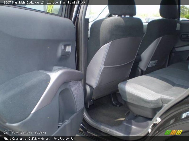Labrador Black Pearl / Black 2007 Mitsubishi Outlander LS