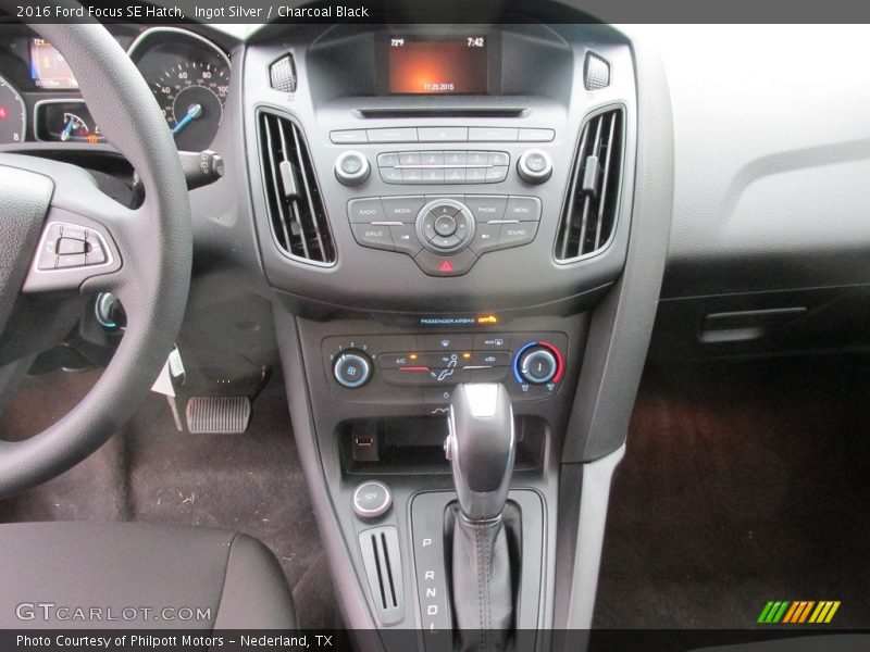 Ingot Silver / Charcoal Black 2016 Ford Focus SE Hatch