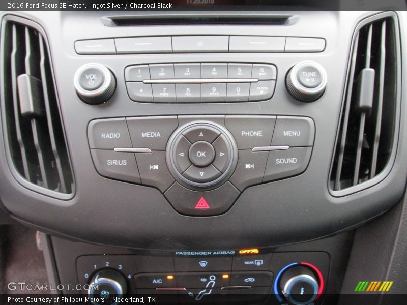 Ingot Silver / Charcoal Black 2016 Ford Focus SE Hatch
