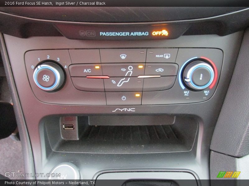 Ingot Silver / Charcoal Black 2016 Ford Focus SE Hatch