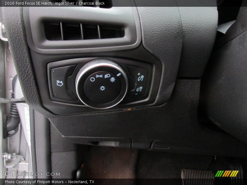 Ingot Silver / Charcoal Black 2016 Ford Focus SE Hatch