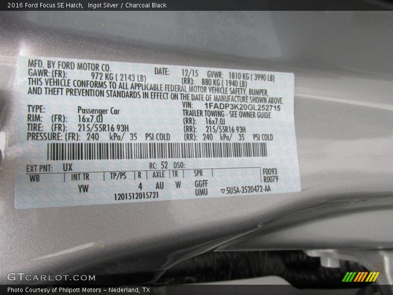 Ingot Silver / Charcoal Black 2016 Ford Focus SE Hatch