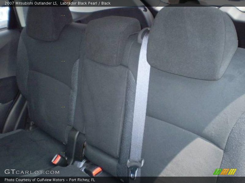 Labrador Black Pearl / Black 2007 Mitsubishi Outlander LS