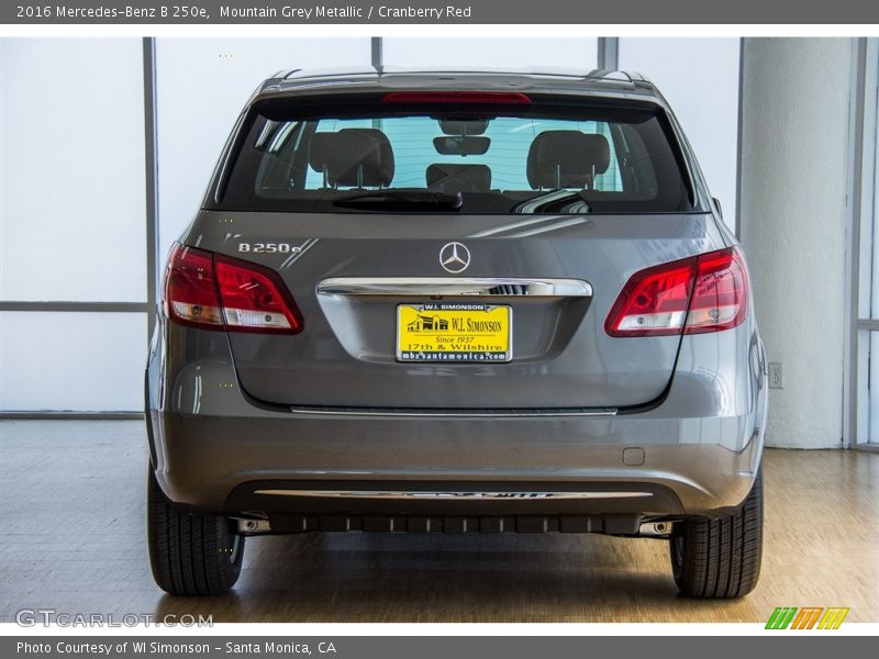 Mountain Grey Metallic / Cranberry Red 2016 Mercedes-Benz B 250e