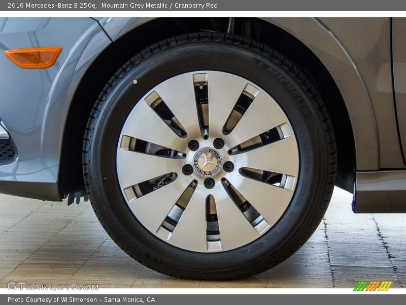 Mountain Grey Metallic / Cranberry Red 2016 Mercedes-Benz B 250e