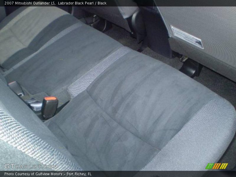 Labrador Black Pearl / Black 2007 Mitsubishi Outlander LS