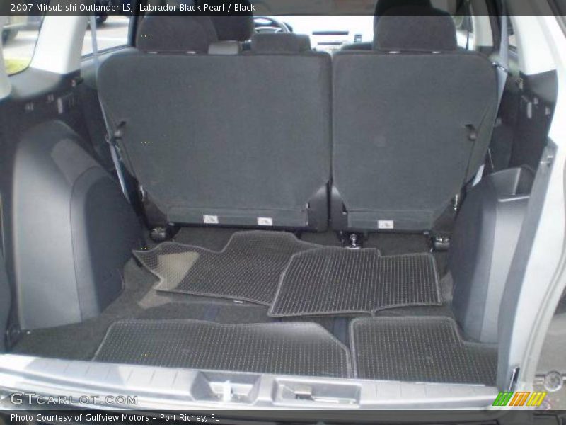 Labrador Black Pearl / Black 2007 Mitsubishi Outlander LS