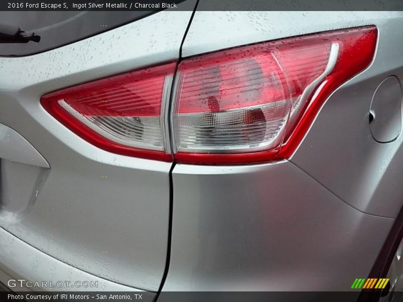 Ingot Silver Metallic / Charcoal Black 2016 Ford Escape S