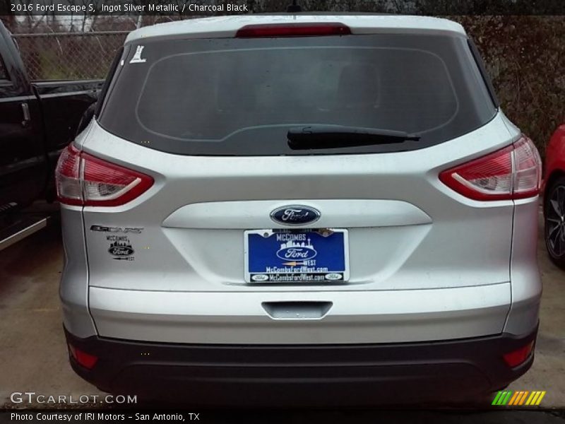 Ingot Silver Metallic / Charcoal Black 2016 Ford Escape S