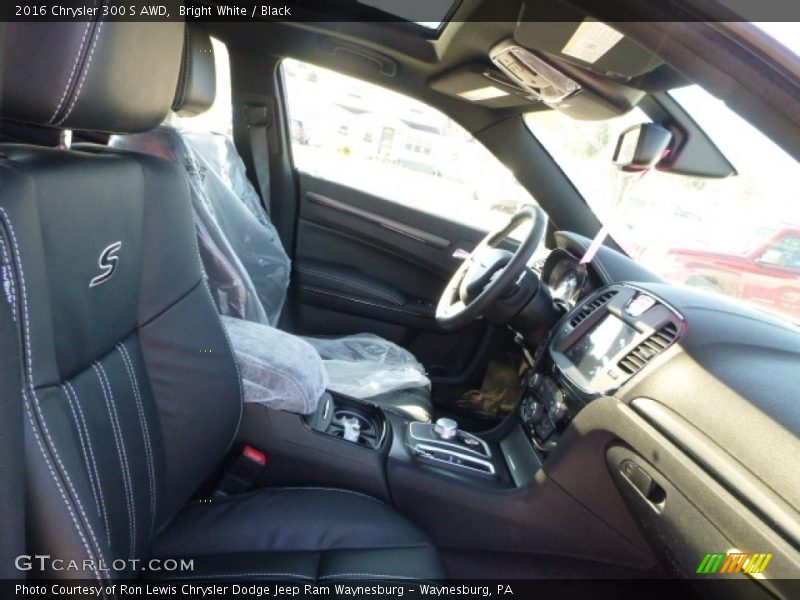 Bright White / Black 2016 Chrysler 300 S AWD
