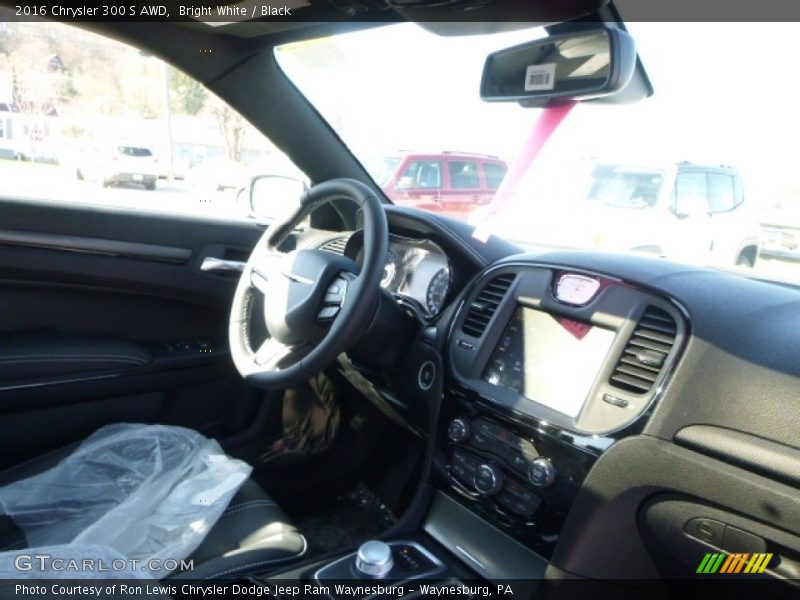 Bright White / Black 2016 Chrysler 300 S AWD