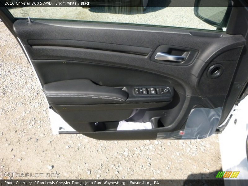Bright White / Black 2016 Chrysler 300 S AWD